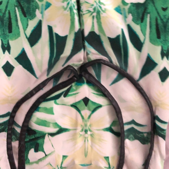 VINCE CAMUTO BLOUSE - Picture 8 of 8